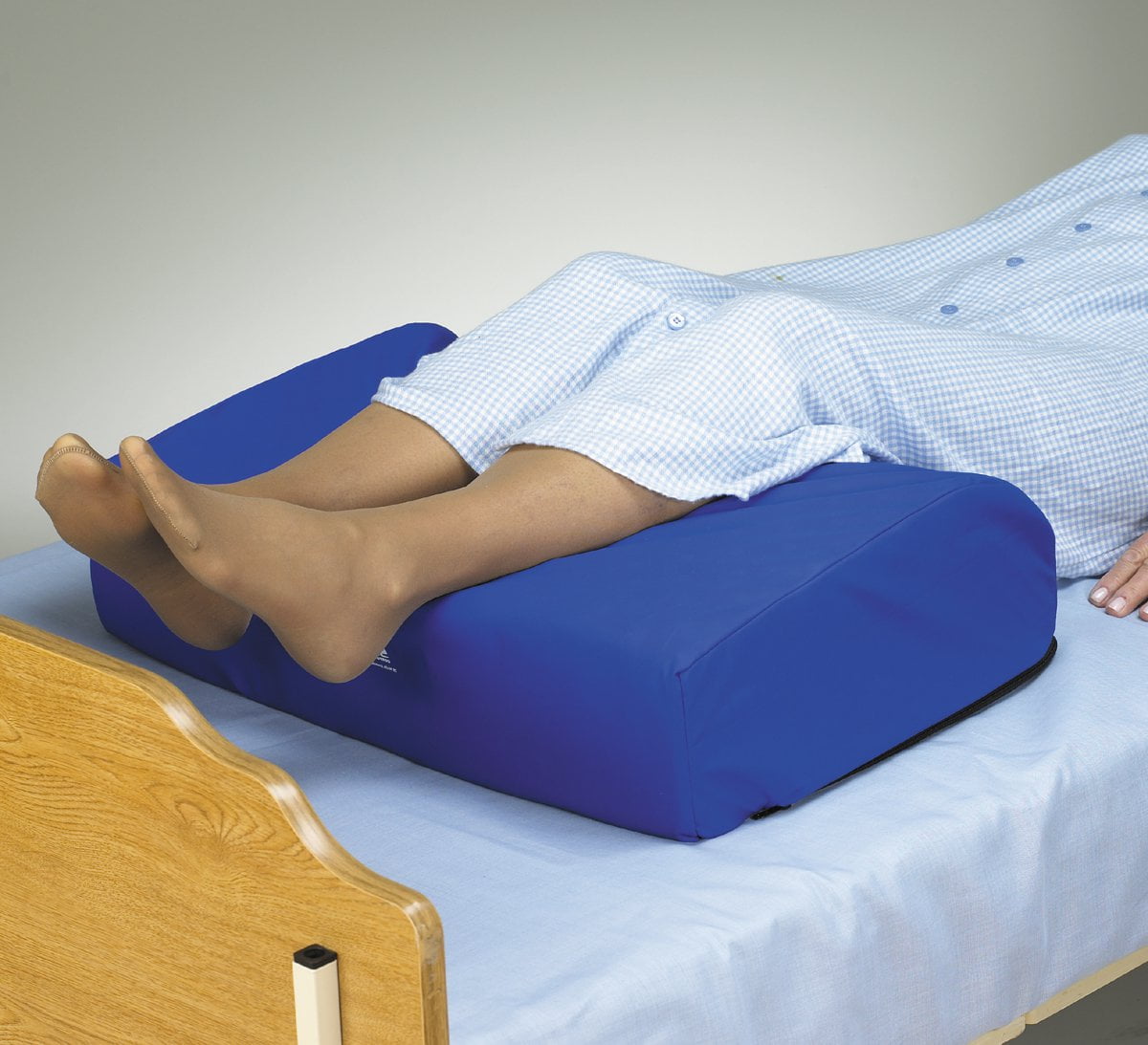 DMI Ortho Bed Wedge Elevated Leg Pillow, Supportive Foam Wedge Pillow for  Elevating Legs, Improved Circulataion, Reducing Back Pain, Post Surgery and  Injury, Recovery, Blue 8 x 20 x 24 