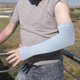 thumbnail image 3 of Manguitos para el sol Manguitos para el brazo Hombres Mujeres Deportes Manguitos para el sol con orificio para el pulgar para conducir Golf Pesca Ciclismo Senderismo Hacer deporte, 3 of 3