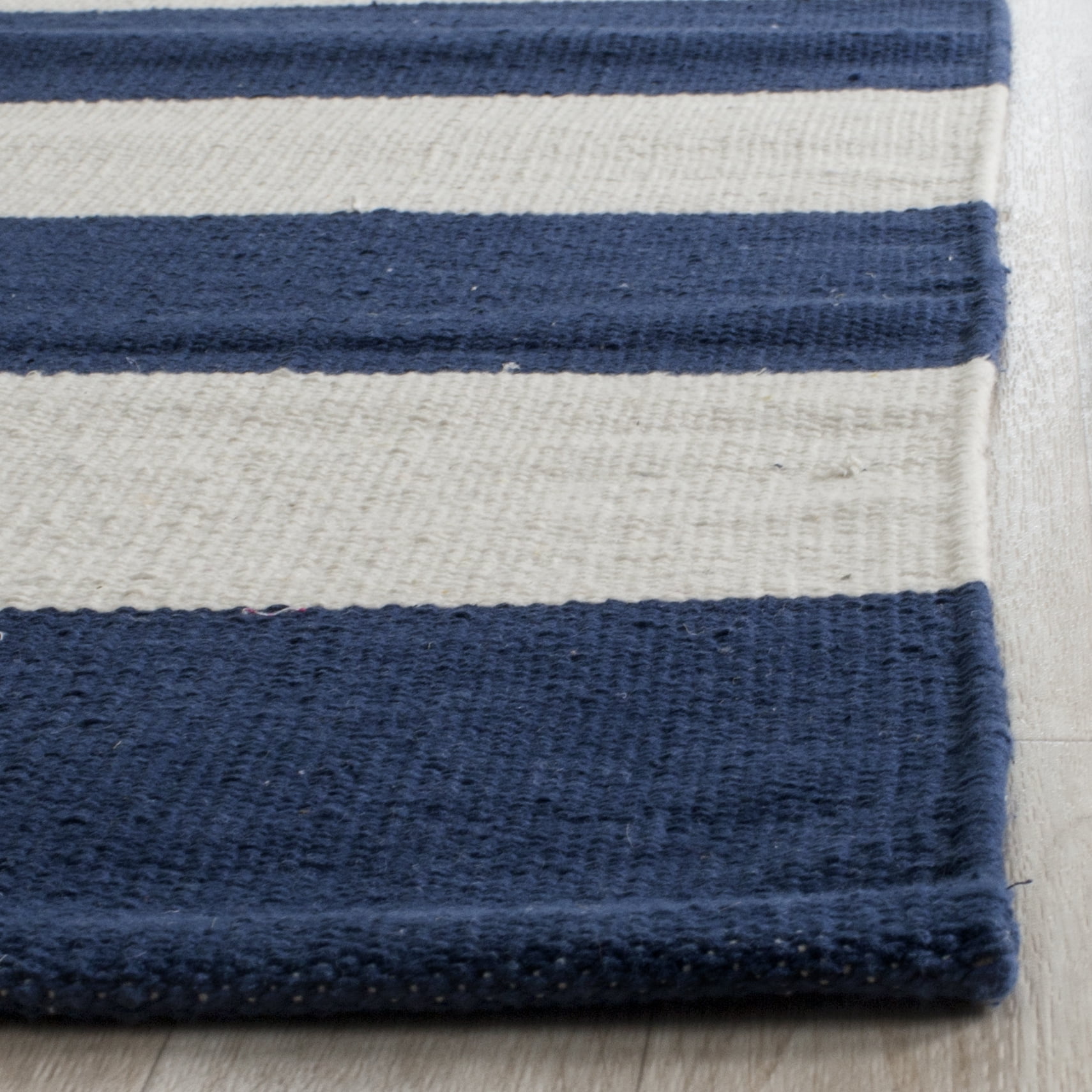 SAFAVIEH Montauk Saranna Geometric Cotton Area Rug, Navy/Ivory, 9' x 9' Square