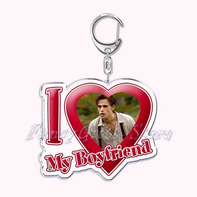 LLavero de los diarios de vampiro I Love My Boyfriend, llaveros de novia, llaveros personalizados para regalos de fanáticos