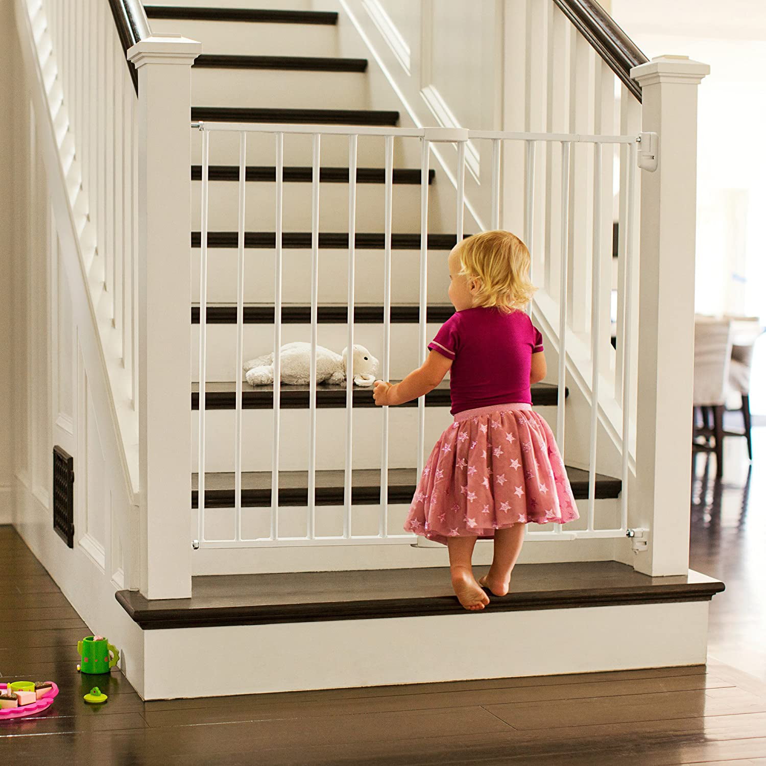 Munchkin Extending XL Tall and Wide Baby Gate, Hardware Mounted Safety