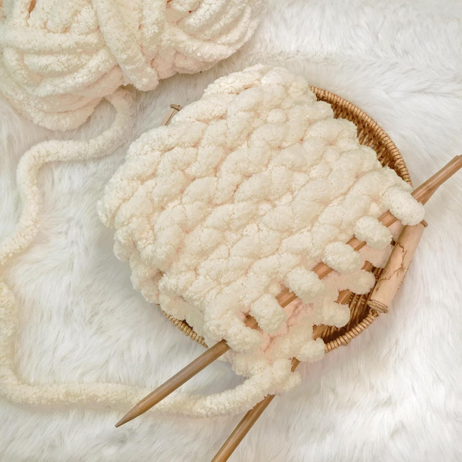 GoXteam 4 Pack Chunky Chenille Yarn for Hand Knitting, Fluffy Soft Big Yarn for Chunky Blanket, Large Thick Arm Knitting Yarn, 27 Yards 25m 8oz 226g Each Skein, Beige
