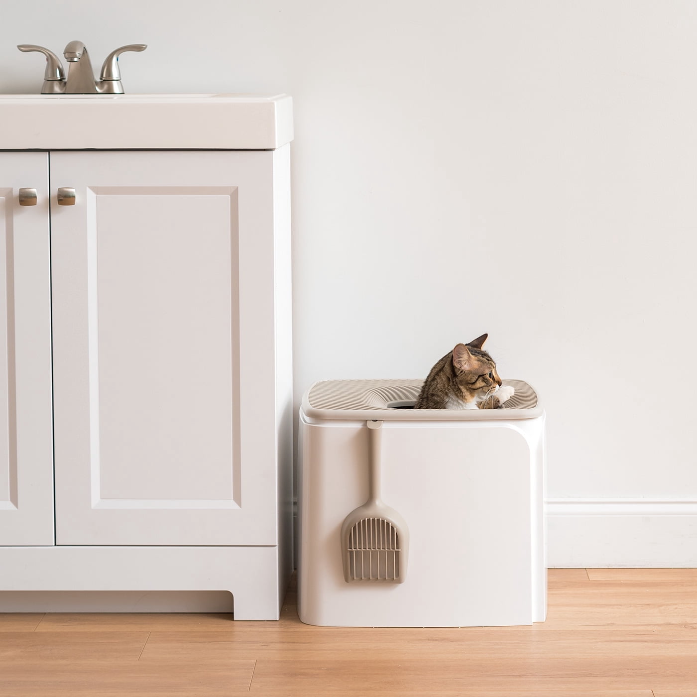 IRIS Premium Top Entry Cat Litter Box Litter Particle Catching Cover and Privacy Walls with Scoop, White