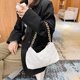 thumbnail image 3 of Bolso de hombro de felpa suave para mujer bolsa de hombro Ehuebsd con cadena gruesa cálida de piel Color caramelo Invierno, 3 of 9