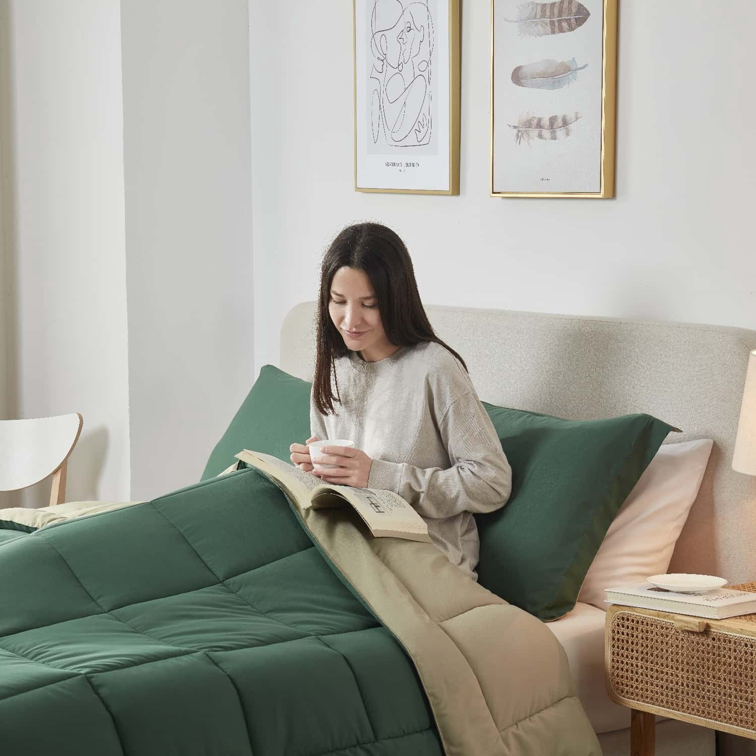 LammaLoe Oversized King Comforter, Quilted Down Alternative Comforter, All Season Duvet Insert Hunter/Sage Green