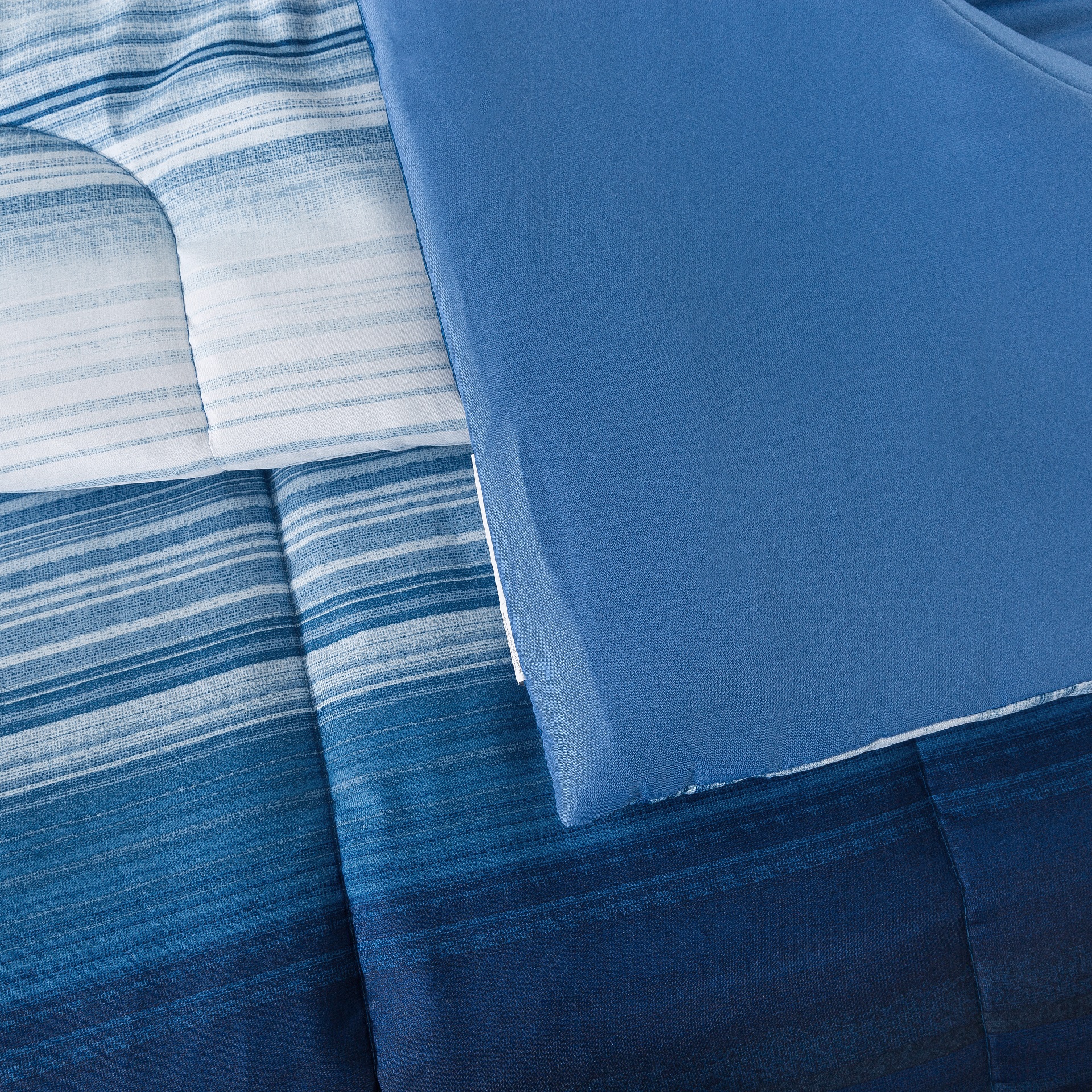 Mainstays Blue Stripe 6 Piece Bed in a Bag Comforter Set With Sheets, Twin/Twin XL - image 3 of 8