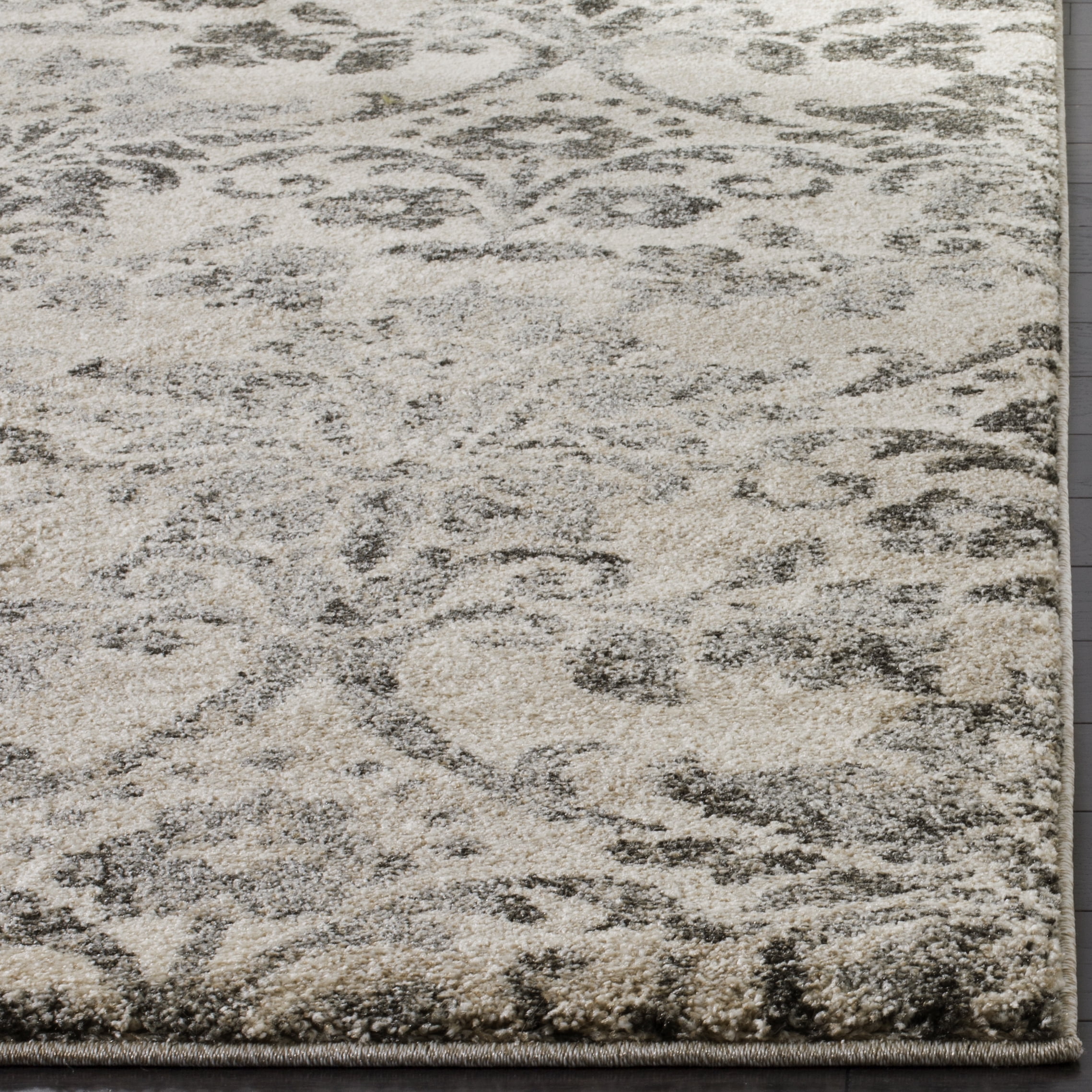 SAFAVIEH Retro Hyram Damask Area Rug, Cream/Grey, 2'6" x 4'