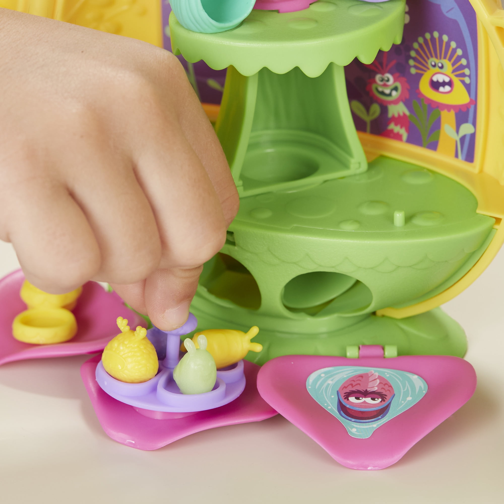 trolls camp critter pod playset