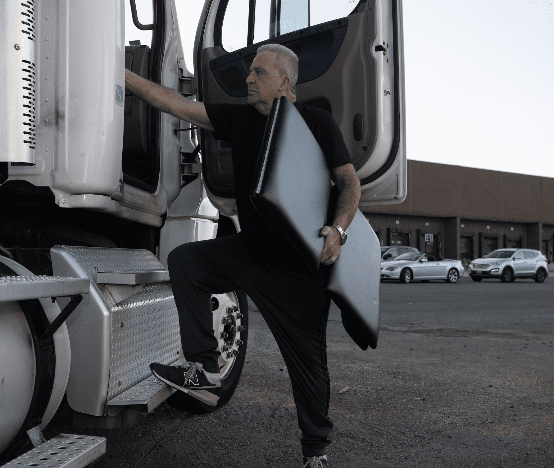 Presto Day Bed - Foldable Bed for Semi-Truck Drivers | Convert Day Cab to Bed in Seconds | Non-Inflatable, Lightweight, Durable, Stable, & Portable