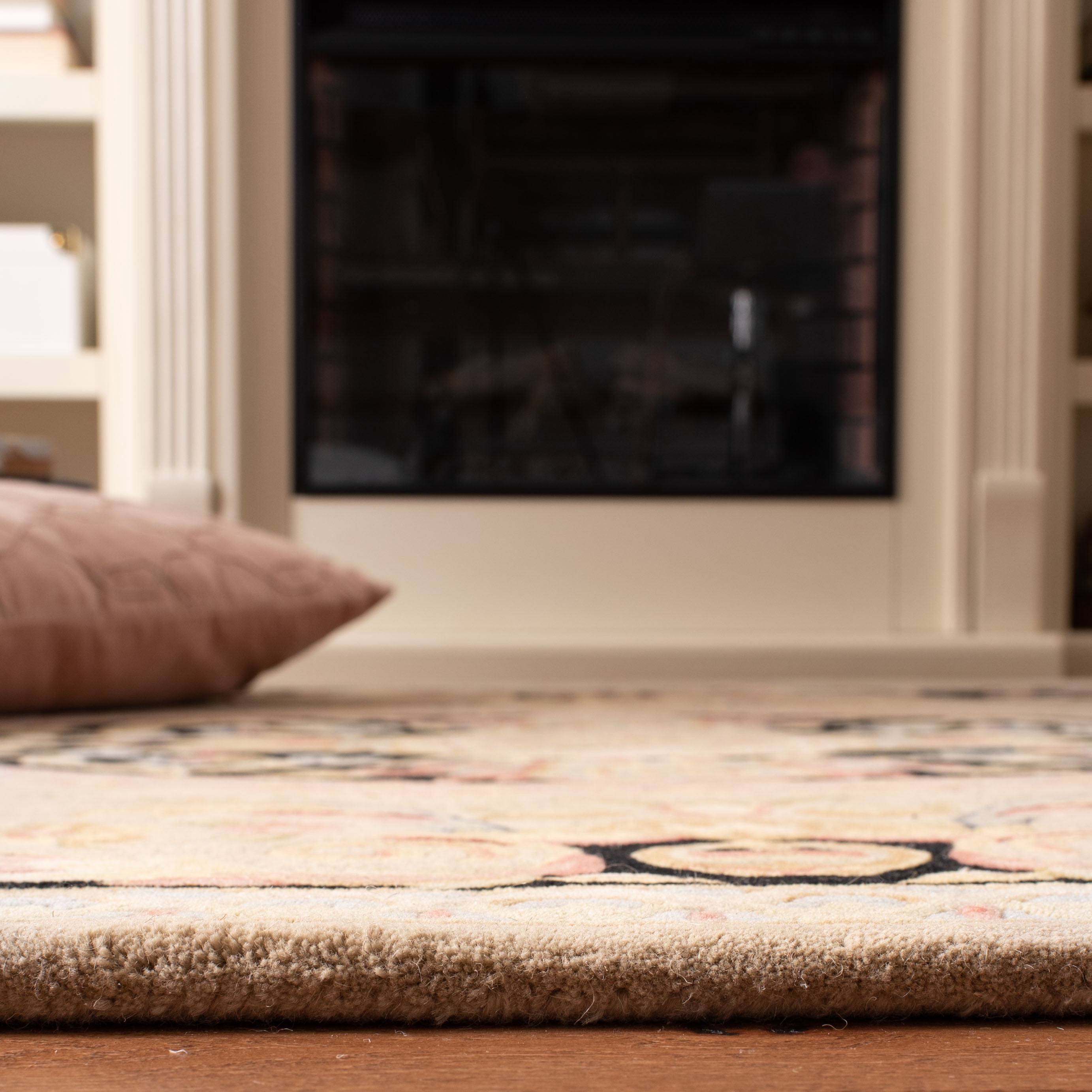 SAFAVIEH Savonnerie Carthach Floral Bordered Wool Area Rug, Ivory/Gold, 3' x 5'