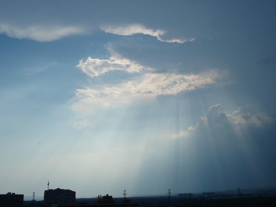 Weather light. Тучки собираются. Облако тихо. Погоди свет. Нижний Тагил Луч света в небо январь 2021.