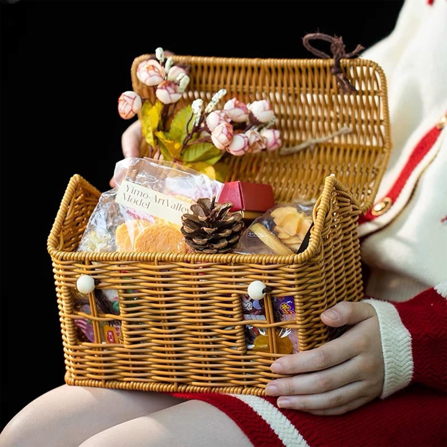 Wicker Picnic Basket: Empty Picnic Baskets with Lid, House Shaped Woven Basket with Folding Handle, Natural Harvest Basket Wicker Basket for Picnics, Easter, Organizing, Storage and More