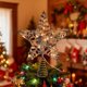 thumbnail image 1 of Estrella para la punta del árbol de Navidad | Estrella de hierro 3D de cinco puntas con 20 luces LED | Adorno de cinta dorada con purpurina multicolor | Decoración navideña duradera para el árbol de, 1 of 6