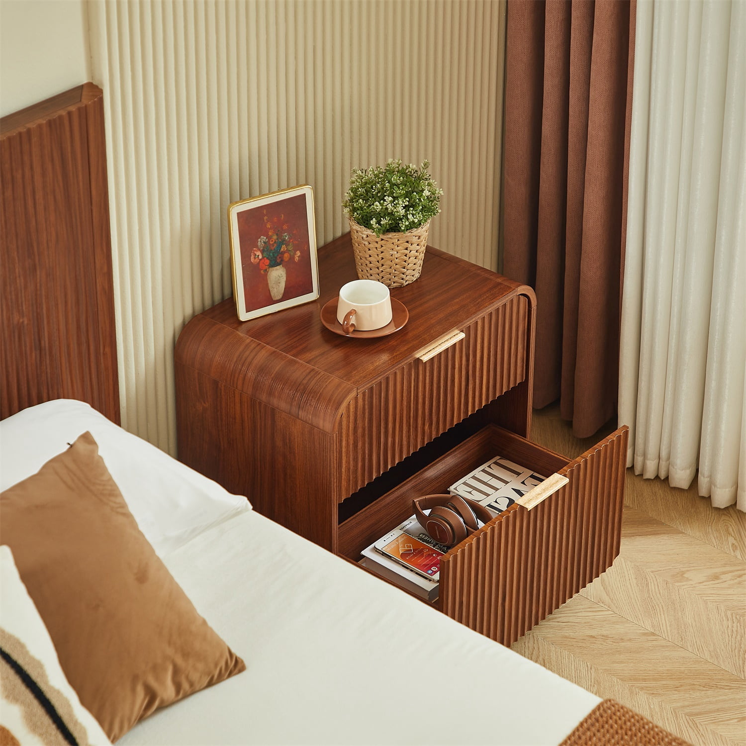 Hommoo Modern Nightstand with 2 Soft-Close Drawers, Fluted Panel Design & Gold L-Shape Handles, Bedside Table for Bedroom, Living Room or Entryway, Walnut