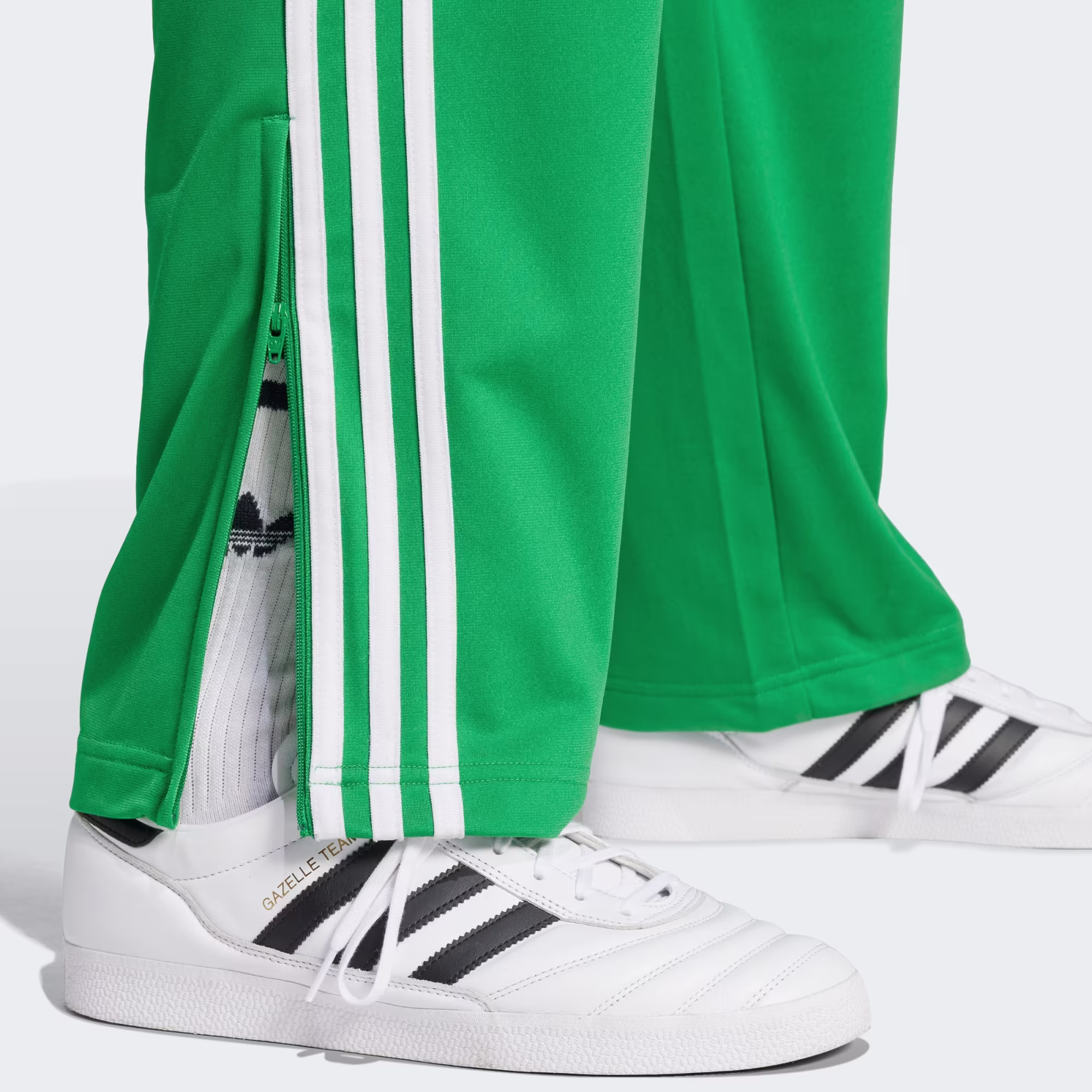 thumbnail image 5 of Pantalón Adidas Adicolor Classics Firebird Hombre Verde Track, 5 of 5