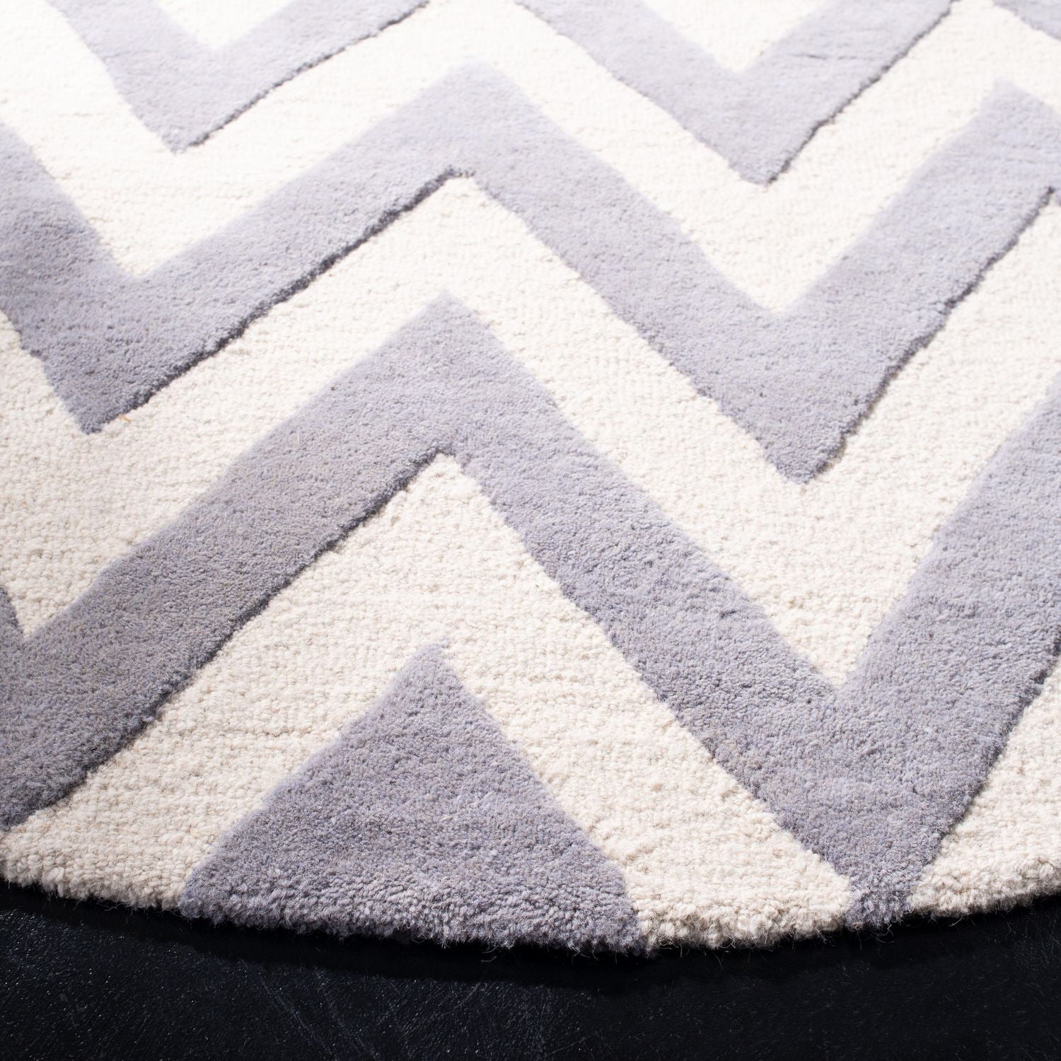 Safavieh Cambridge Kaitlyn Zig Zag Stripes Area Rug