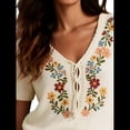 thumbnail image 2 of Suéter de Corta para Mujer, Estilo Retro con Bordado Floral, Blusa Campesina Cuello en V y Lazo Frontal Verano. M, 2 of 5
