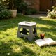 thumbnail image 1 of Banco plegable de plástico con superficie antideslizante, ligero y compacto para niños, adultos, hogar, camping y uso exterior., 1 of 6