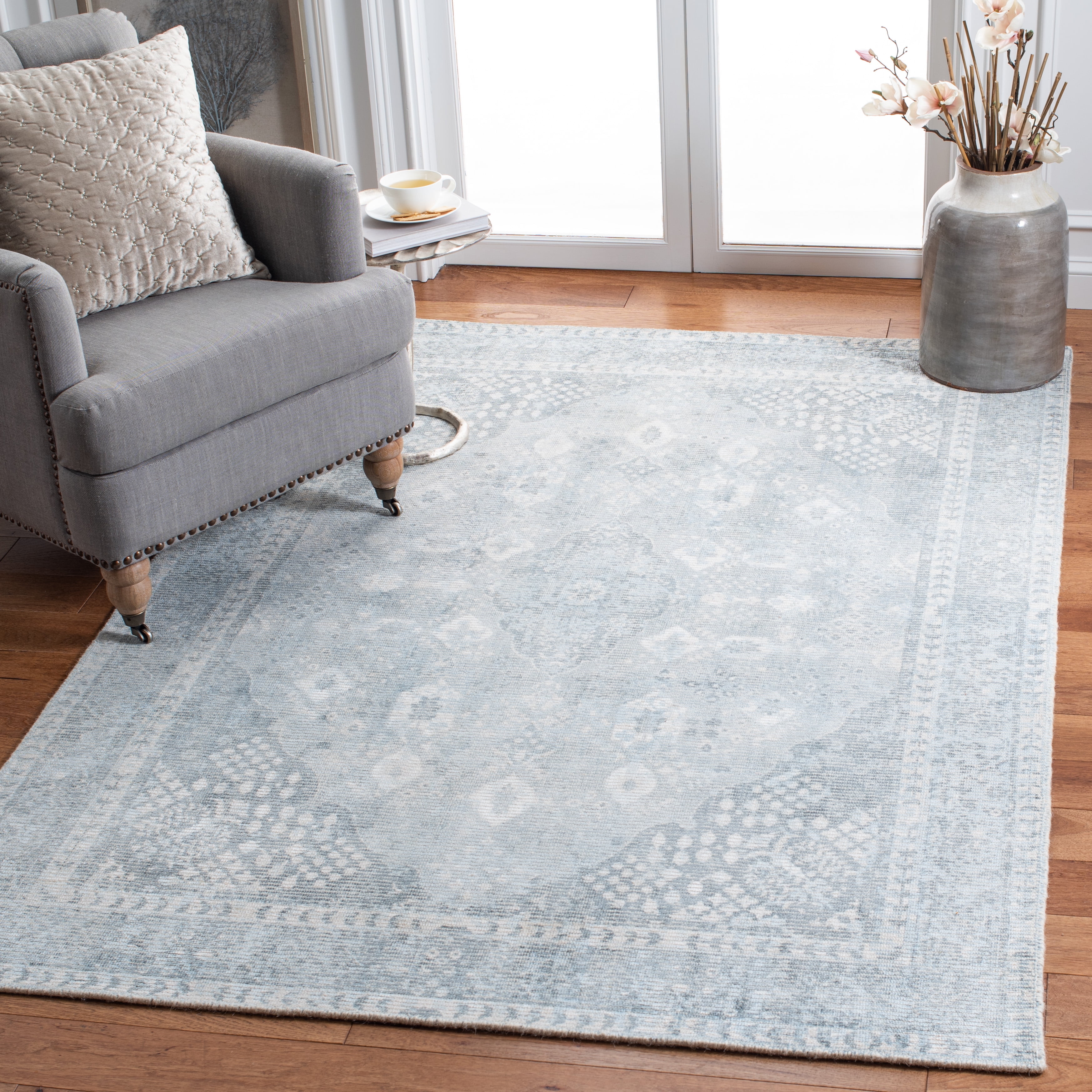 SAFAVIEH Restoration Vintage Quentin Medallion Area Rug, Grey/Light Blue, 6' x 6' Square