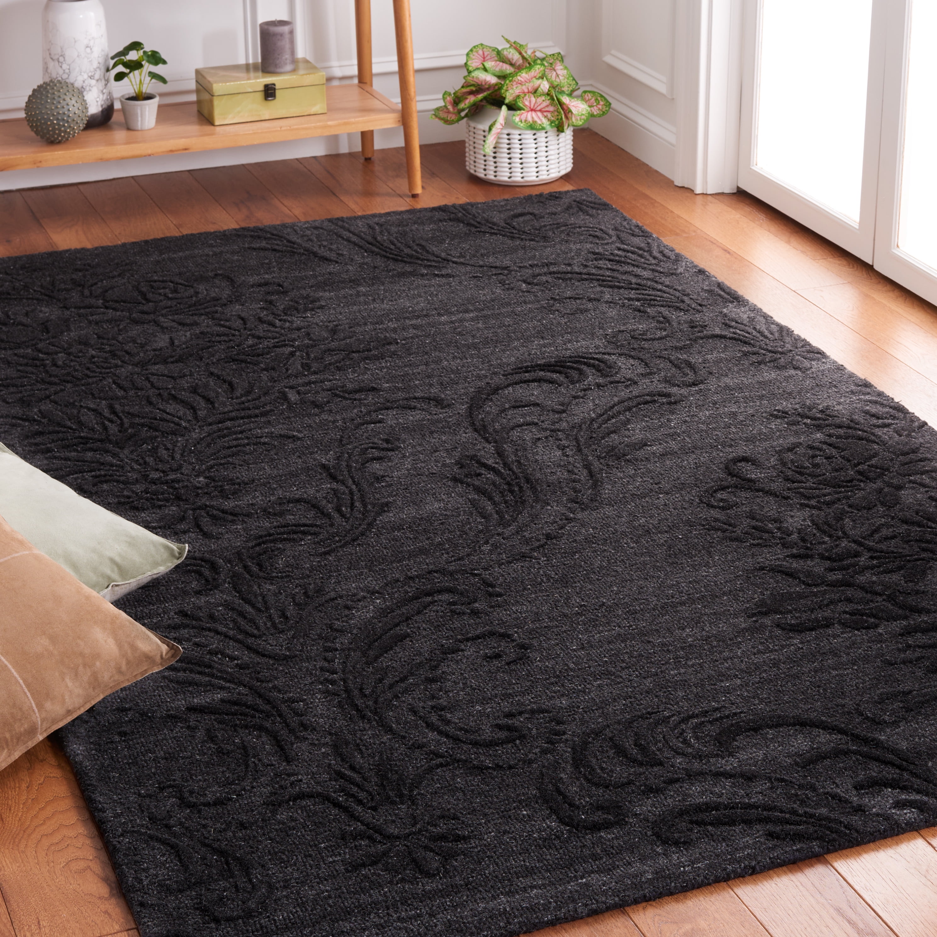 SAFAVIEH Jardin Salome Leaves Area Rug, Black, 4' x 6'