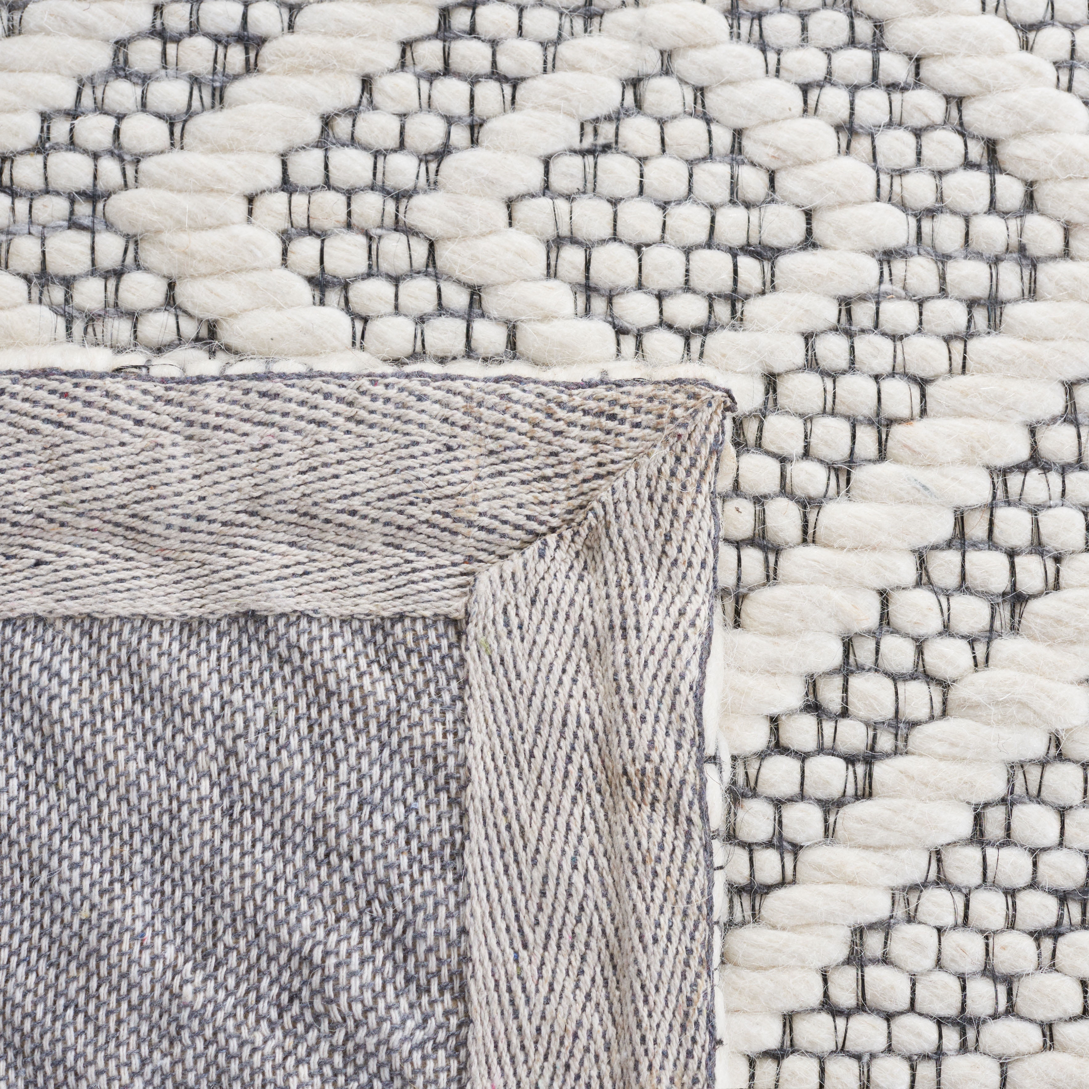 SAFAVIEH Marbella Iairos Diamond Area Rug, Ivory/Black, 4' x 6'