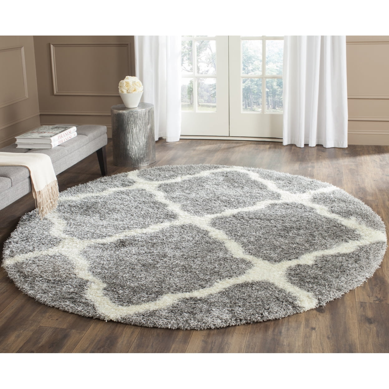 SAFAVIEH Montreal Cebrail Geometric Diamonds Shag Area Rug, Grey/Ivory, 6'7" x 6'7" Round