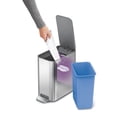 thumbnail image 3 of Bote de basura Simplehuman para baño pequeño, 5 l/1.3 galones, acero inoxidable, 3 of 8