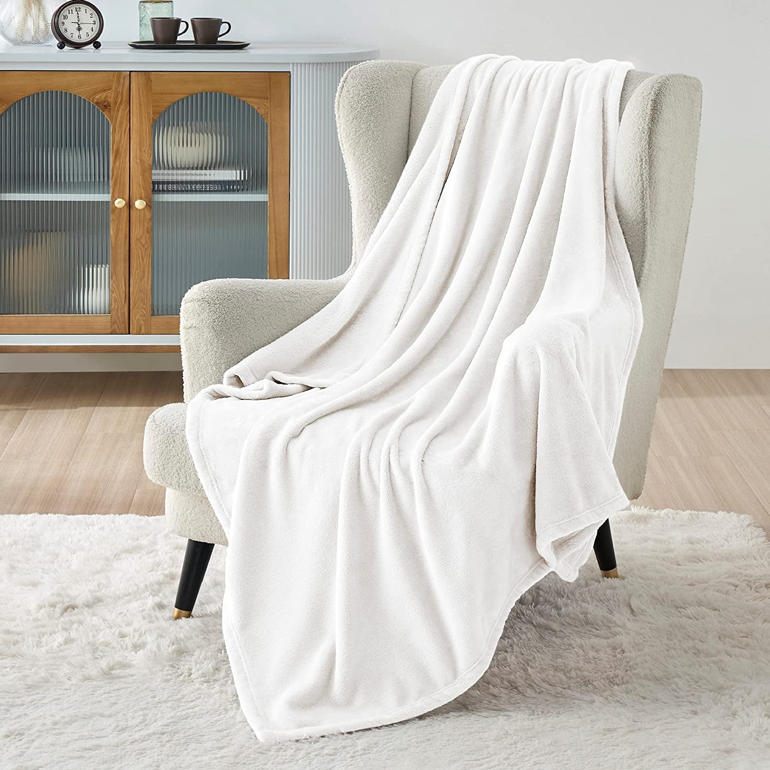Bedsure Fleece Blanket Twin Blanket White 300Gsm Soft Cozy Twin