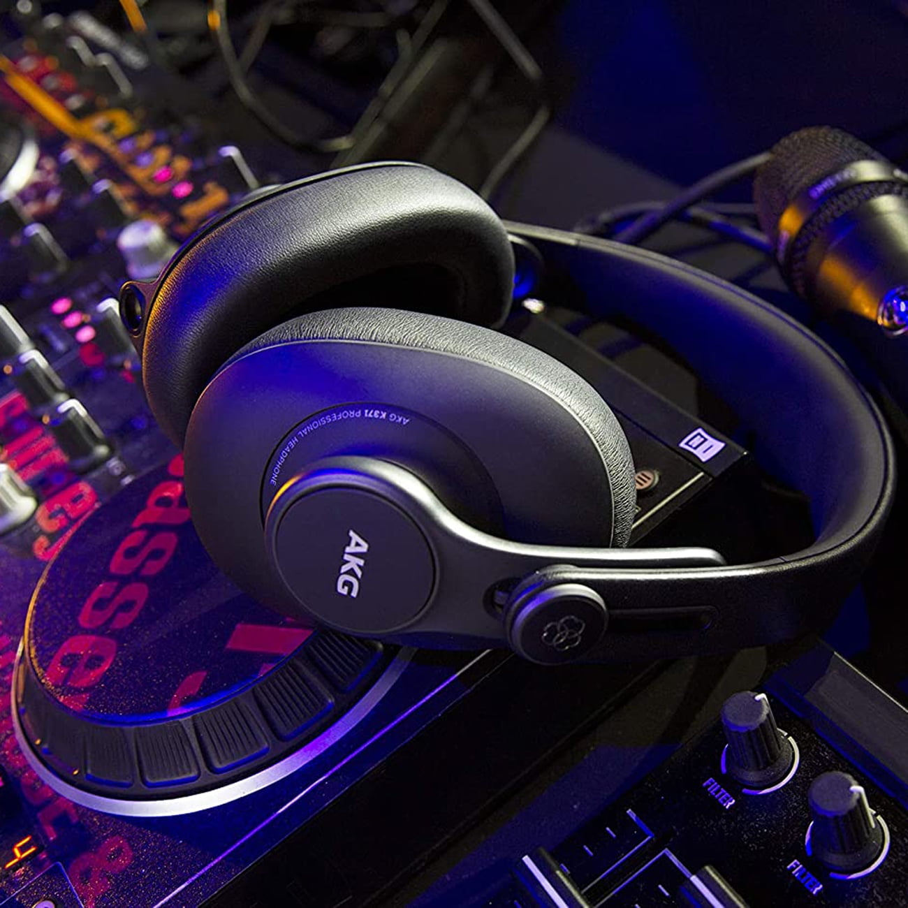 AKG Pro Audio Studio Headphones, K371 (K371)