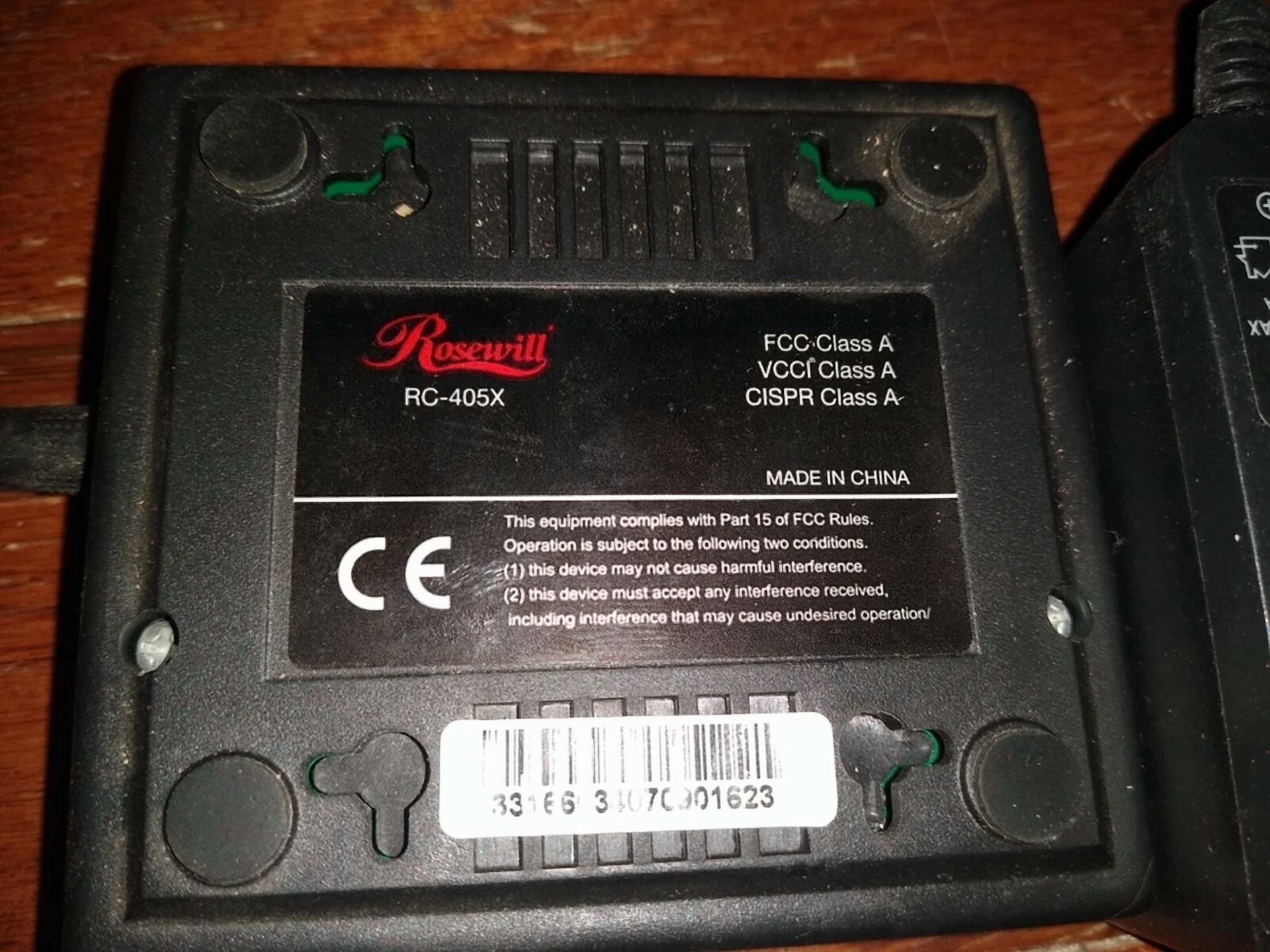 CIRCLE- Rosewill 5 Port 10/100Mbp Network Switch Rc-405X