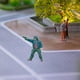 thumbnail image 4 of Adorno de matón callejero en miniatura a escala 1/64. Mini ladrón realista para escena en miniatura. Llevando un sombrero, 4 of 6