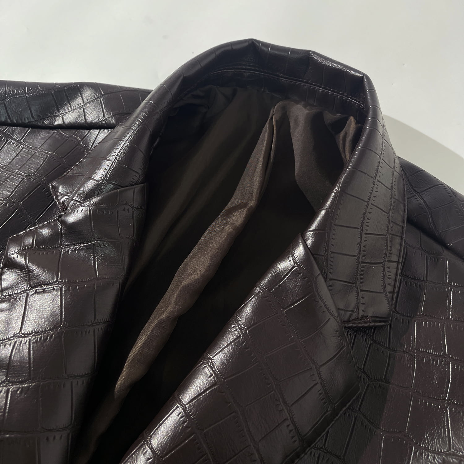 Men's Faux Leather Crocodile Pattern Jacket, Single Row Large Lapel Suit Style, Chest Pocket Decoration PU Leather Coat