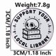 thumbnail image 2 of Los broches sujetan la solapa de la blusa de la biblioteca local, 2 of 3
