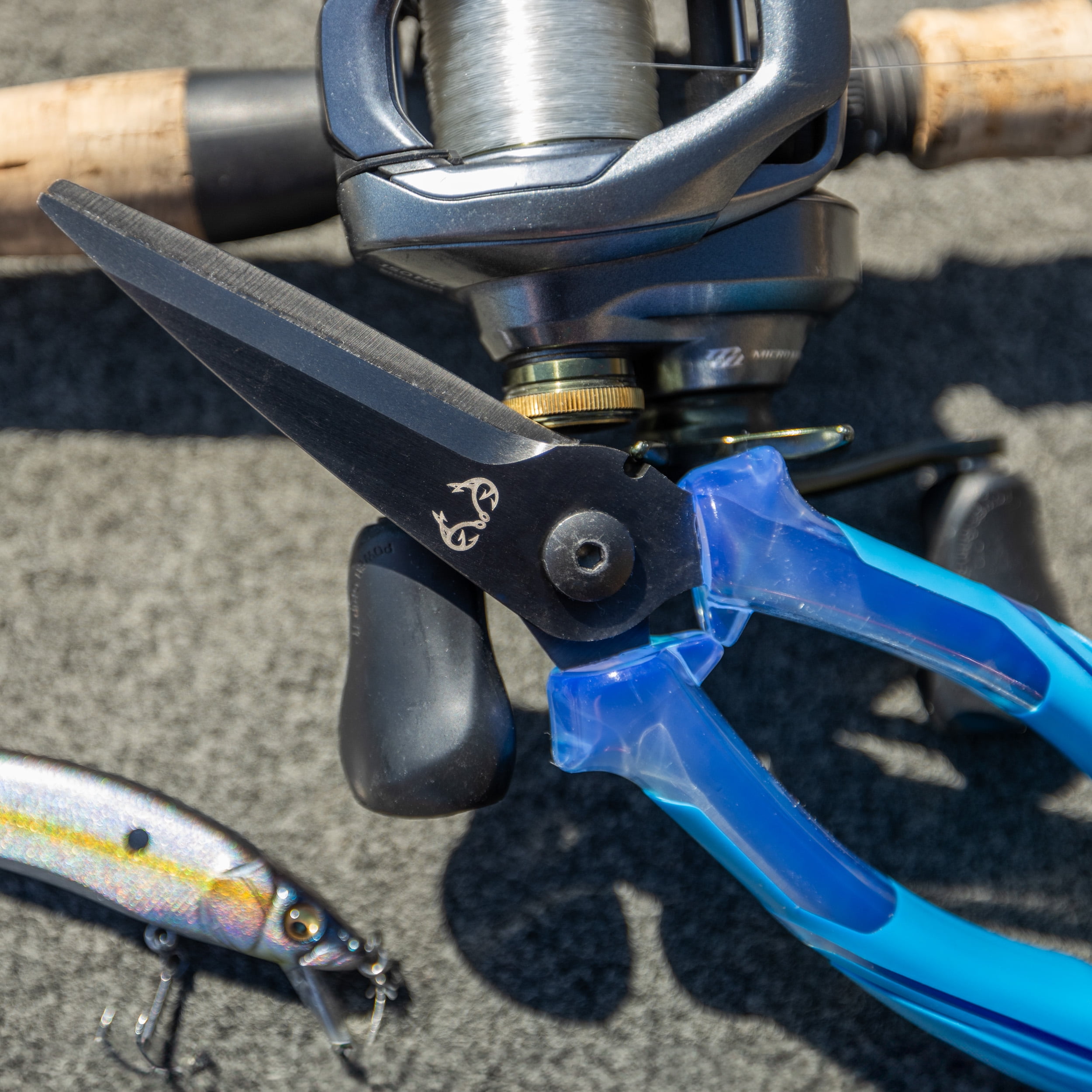 Realtree Fishing 8-inch Snips with Integrated Wire Cutter, Stainless Steel, Blue