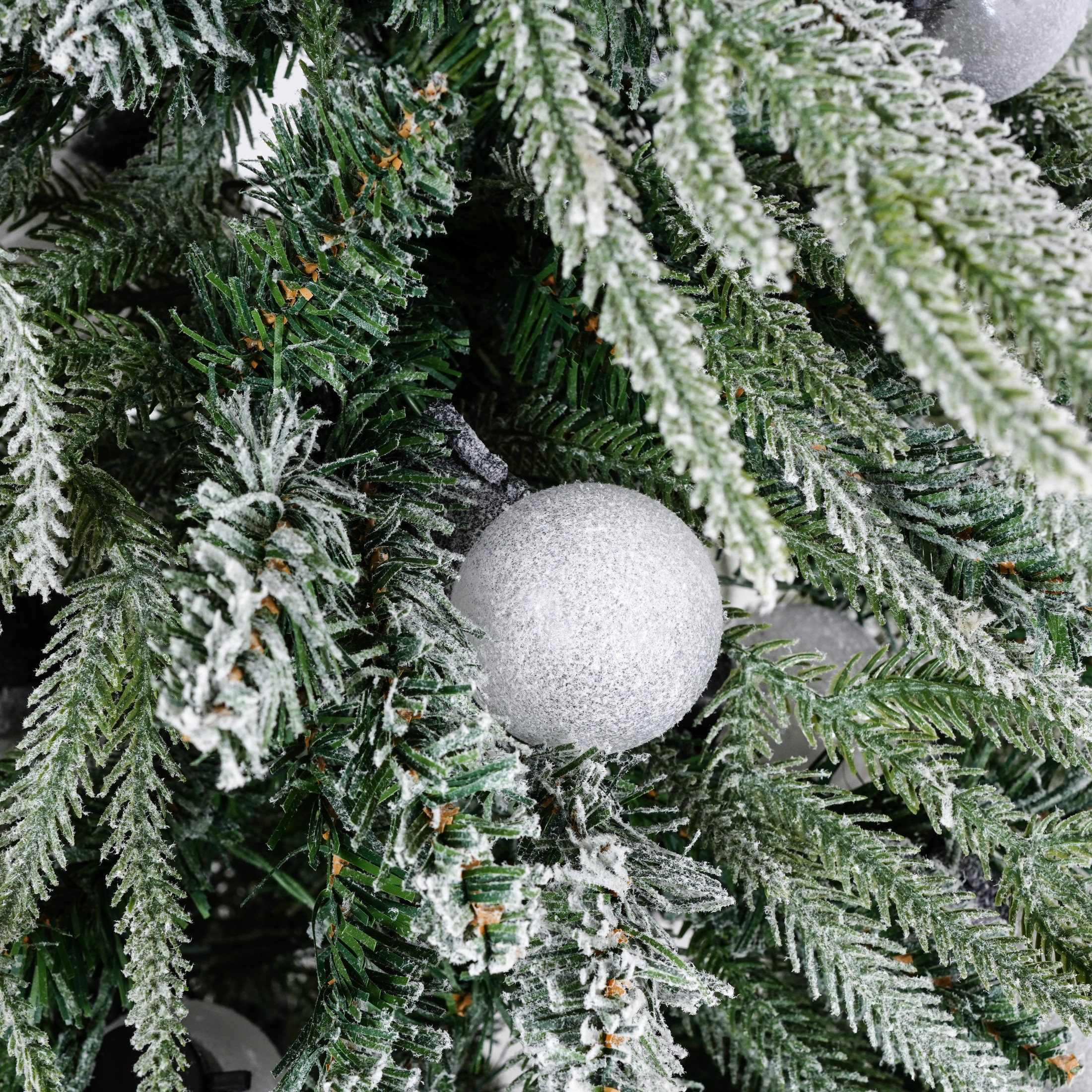 Christopher Knight Home 5FT Pre-Lit Snow Flocked Hinged Christmas Tree with LED Lights for Home Décor