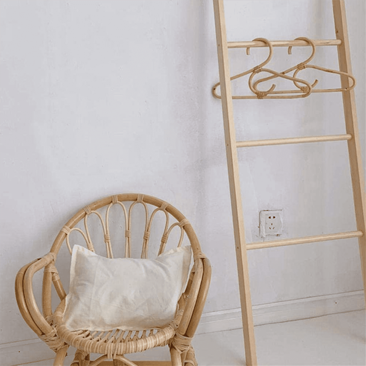 8Pcs Rattan Clothes Hanger Nordic Style Kids Garments Organizer Rack Children Hanger Kids Room Decor Hangers for Clothes