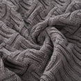 thumbnail image 3 of Manta de Algodón Longhui Gris con Diseño de Trenzas 127x152 cm, 3 of 8