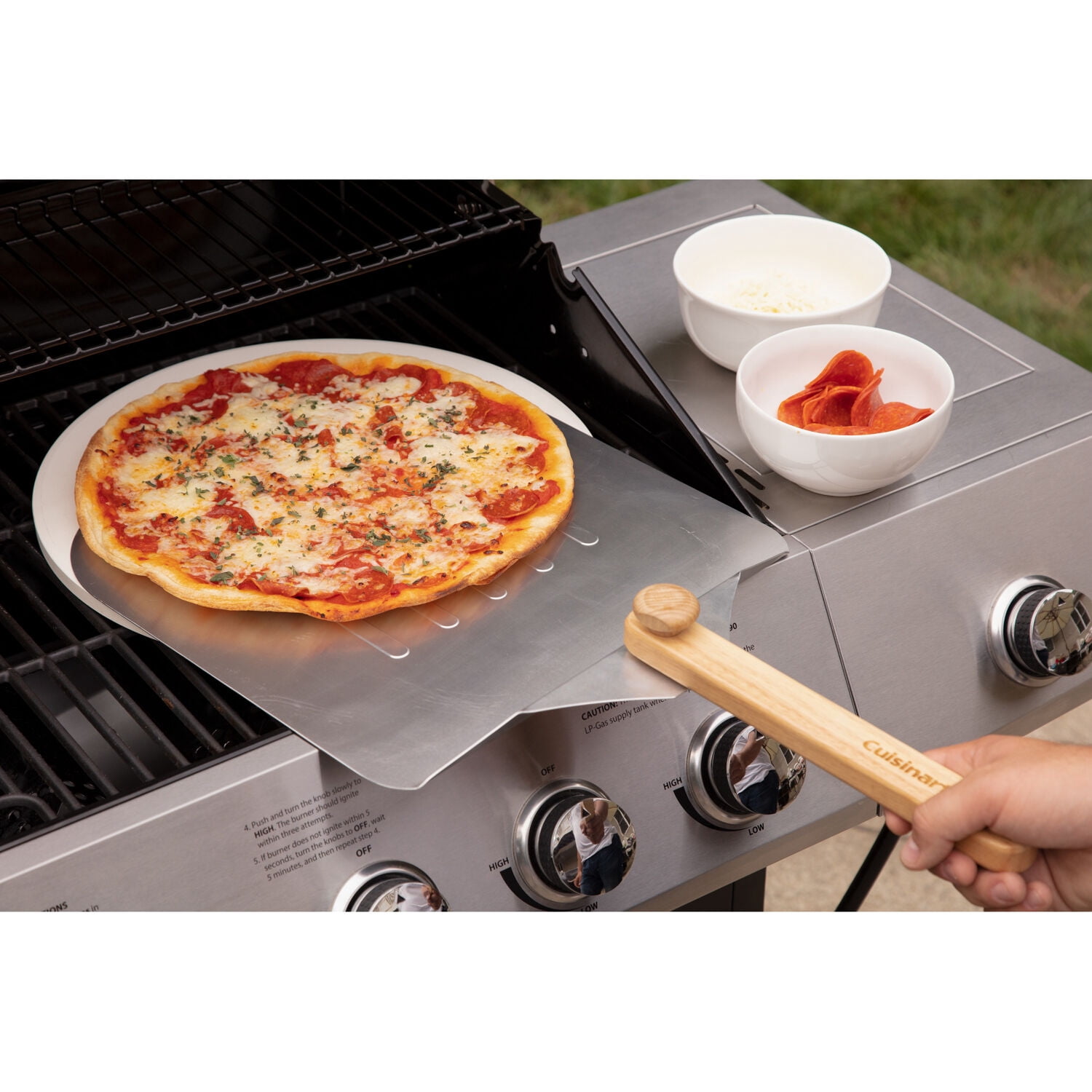 Cuisinart Deluxe Pizza Grilling Pack (Pizza Stone, Pizza Peel, Pizza Cutter)