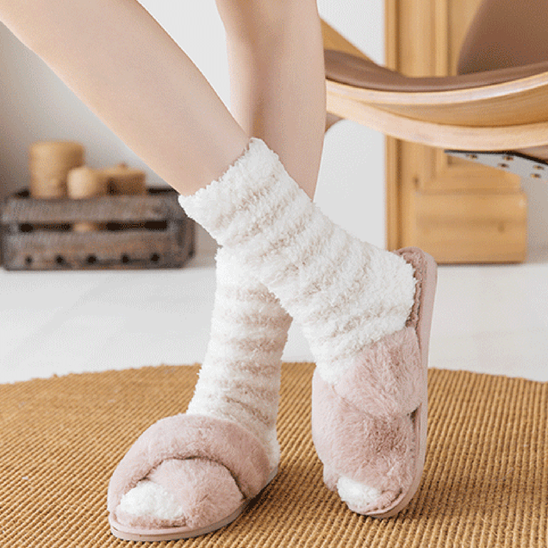 Women's Slipper Socks with Grips Non Slip Soft Cozy Fuzzy Fleece Lined  Cable Knit Socks for Cold Winter