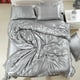 thumbnail image 2 of Juego de cama de 4 piezas: funda nórdica de suave satén de seda 220 x 240 cm, sábana ajustable y funda de almohada (Plata), 2 of 5