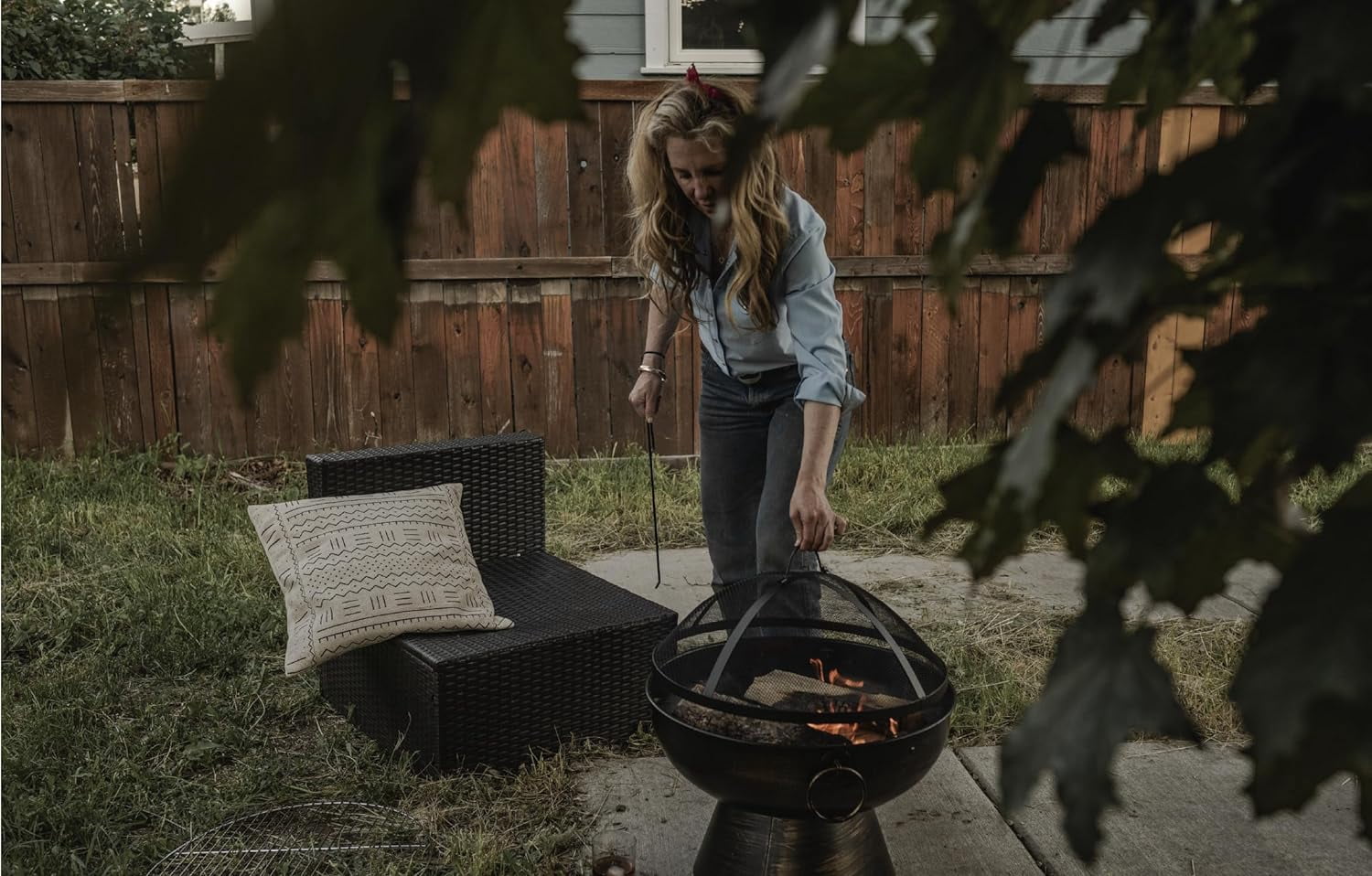 GasOne 22 in Round Outdoor Fire Pit – Wood Burning Fire Pit with Mesh Lid and Fire Picker – Durable