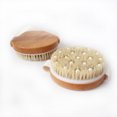 thumbnail image 3 of 2 cepillos corporales de baño de madera de teca para cepillado húmedo y seco, cepillo exfoliante corporal, cepillo corporal de ducha, cepillo redondo para el cuerpo oso de fresa Juguete, 3 of 4