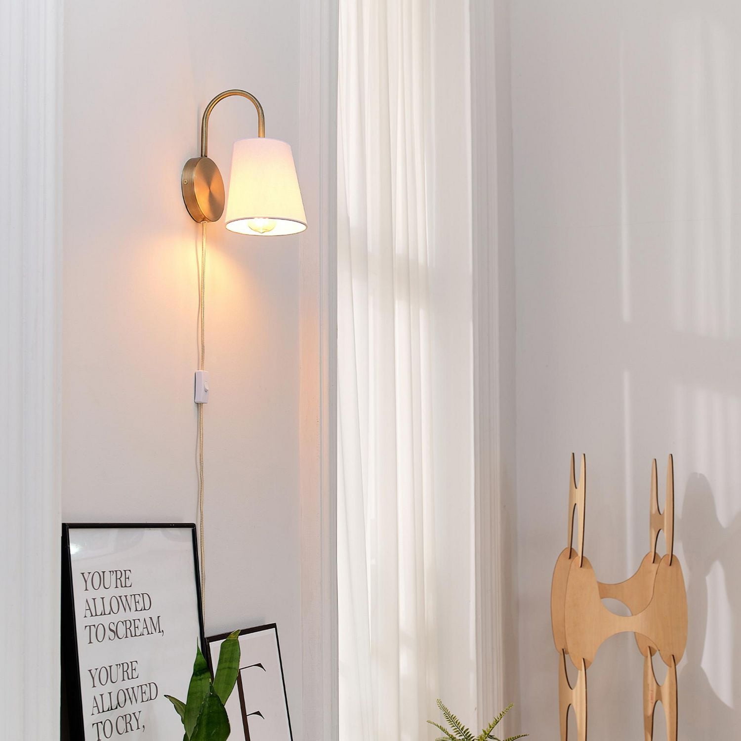 Novogratz x Globe 1-Light Matte Brass Hardwire or Plug-In Wall Sconce with White Textured Shade