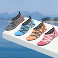 thumbnail image 2 of Calcetines de playa unisex, zapatos suaves, flexibles, antideslizantes, zapatos para vadear, ajuste cómodo para nadar al aire libre y jugar en el agua, 2 of 4
