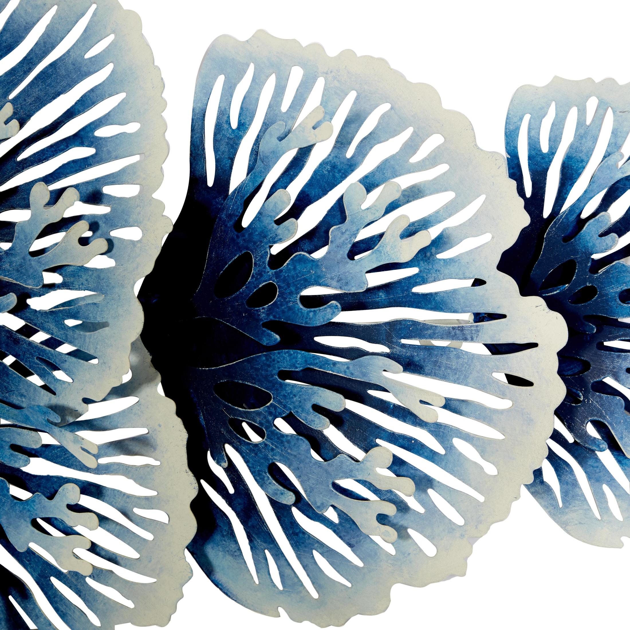 DecMode Blue Metal 3D Floral Wall Decor