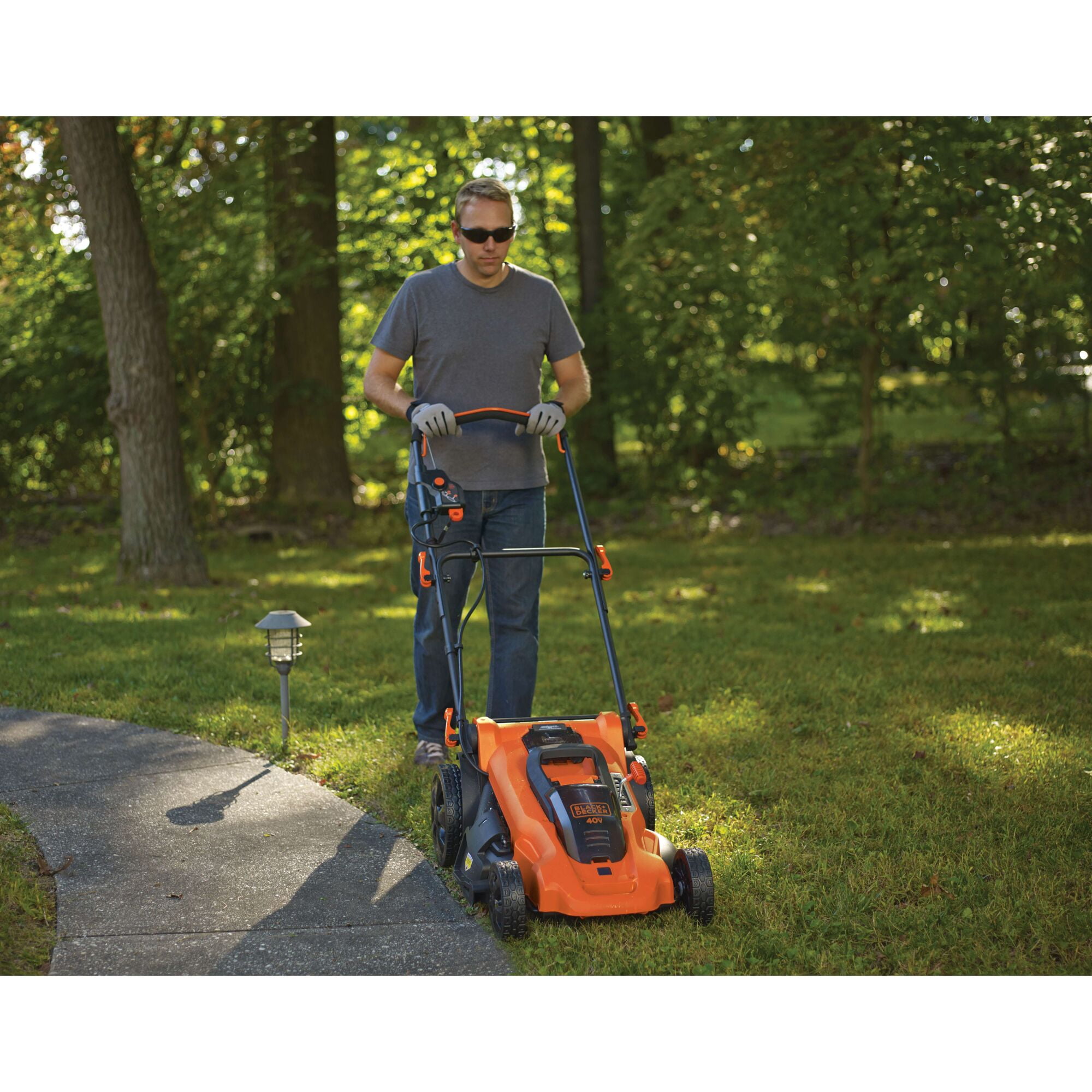 BLACK+DECKER CM2043C 40V MAX* Lithium Ion Cordless 20 in. Lawn Mower with Battery & Charger Included