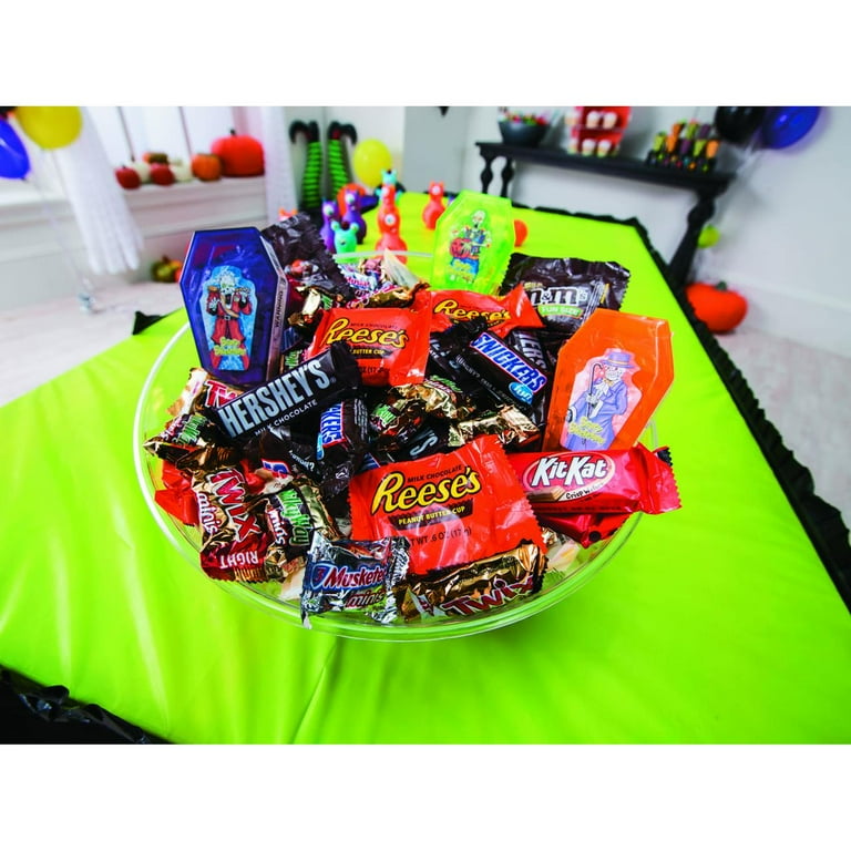 Fun Express Halloween Candy Skeleton Coffin Case, Buildable Candy