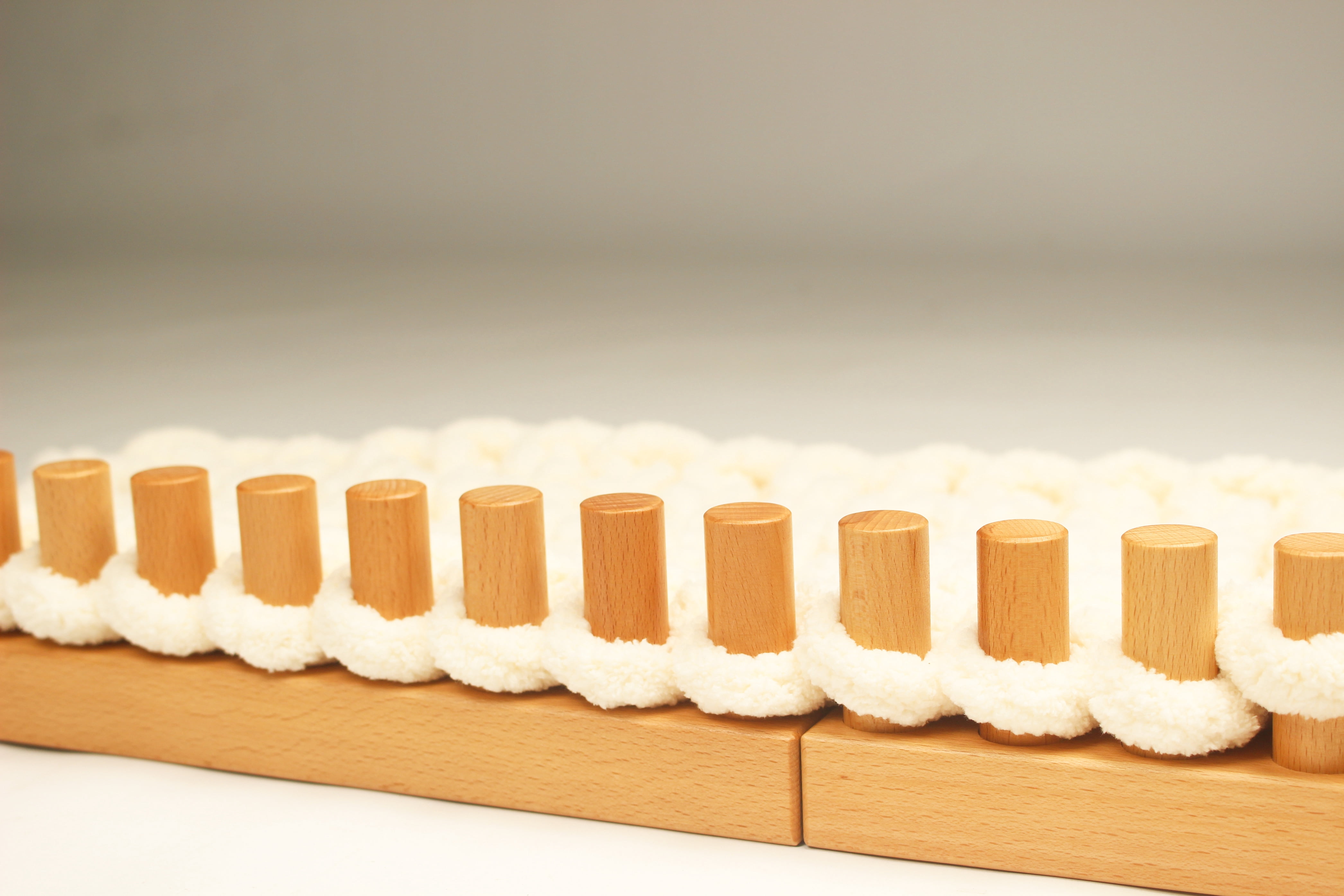 2-Pack DIY Chunky Knit Blanket Loom, 30.2-inch Long Beech Wood Base with Solid Wood Pegs, Stackable for Portability, Expandable Connections, and Clear Coating (without Brand Name)