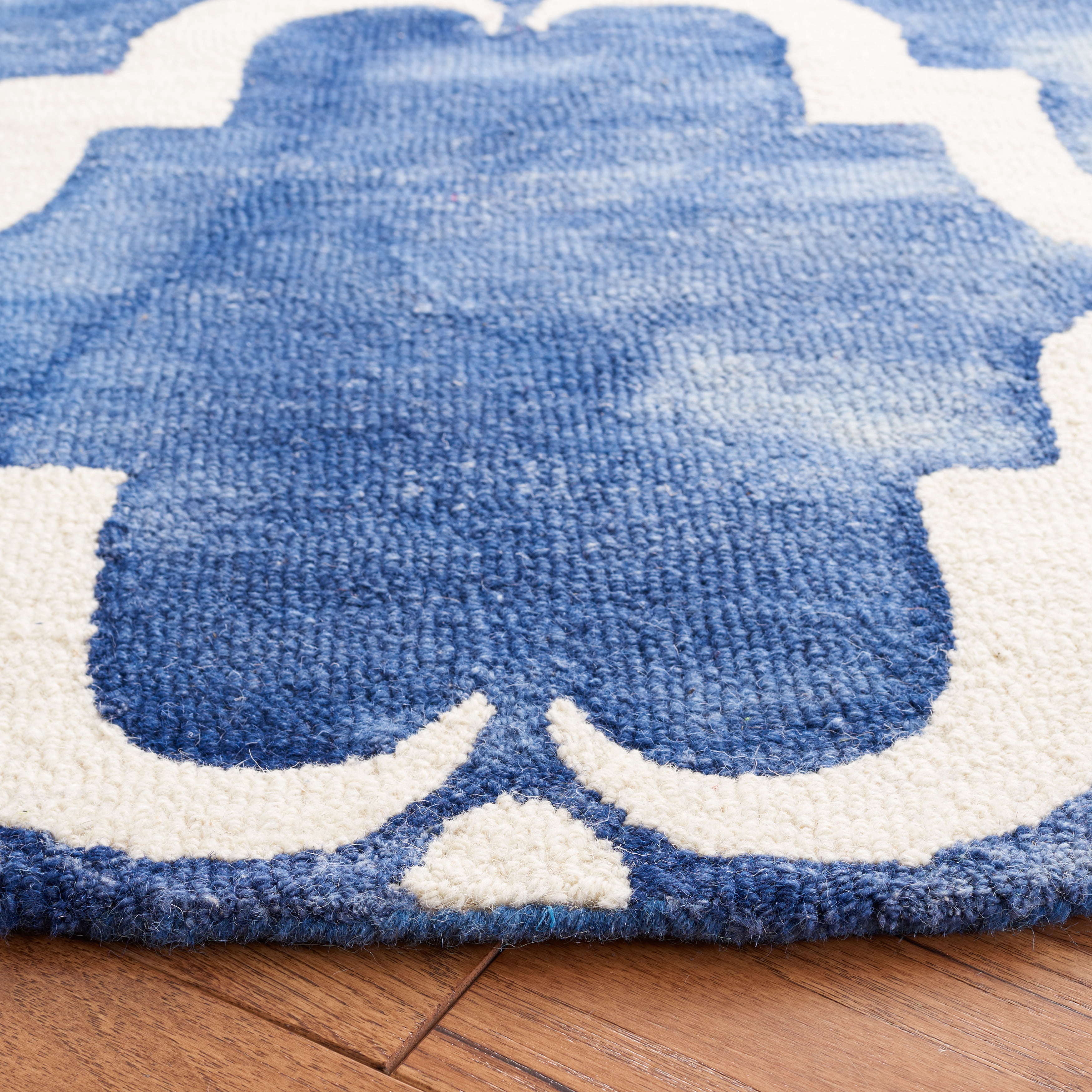 Safavieh Dip Dye Talbot Distressed Wool Area Rug, Navy/Ivory, 7' x 7' Round