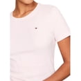 thumbnail image 3 of Camiseta Tommy Hilfiger Essential Favorite Flag Logo para mujer, 3 of 5